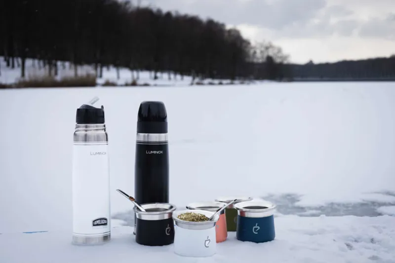 Un Mate termoss — melns